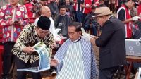 Presiden Jokowi Pamer Cukur, Demokrat: Berapa Miliar Rupiah Habis