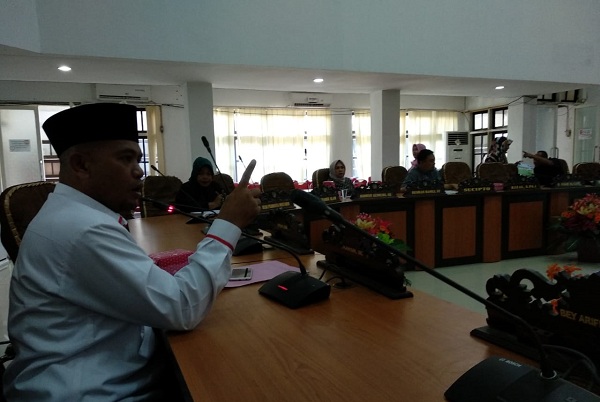 rapat perdana pansus lkpj wali kota palu