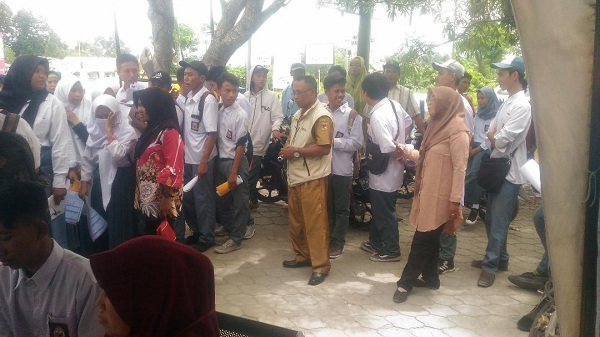 antrian siswa penerima Dana PIP