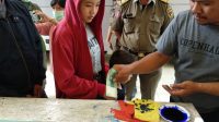 Warga Berebut Rp100 Juta THR dari Gubernur Sulteng