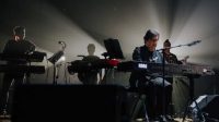 Tulus dan Erwin Gutawa Sukses Gelar Konser Orkestra di Rumah