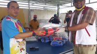 Wakil Ketua DPRD Sulteng Serahkan Bantuan Sarana Olahraga di Parimo