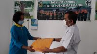 Wakil Ketua DPRD Parimo Kembali Serahkan APD ke Puskesmas