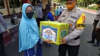Jelang Hari Raya Idul Fitri, Kapolres Parimo Serahkan Paket Lebaran