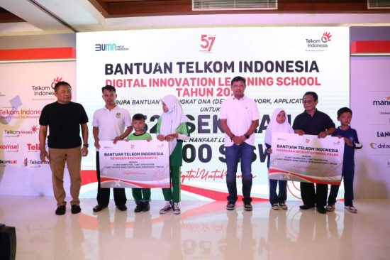 Telkom Bantu 321 Sekolah di Daerah 3T, Total Bantuan Capai Rp11,23 Miliar