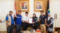 Pemkot Palu Serahkan Donasi Untuk Cianjur
