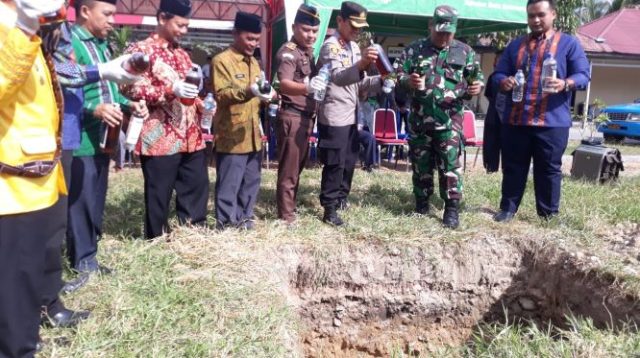 Polres Parimo Musnahkan 970 Liter Miras