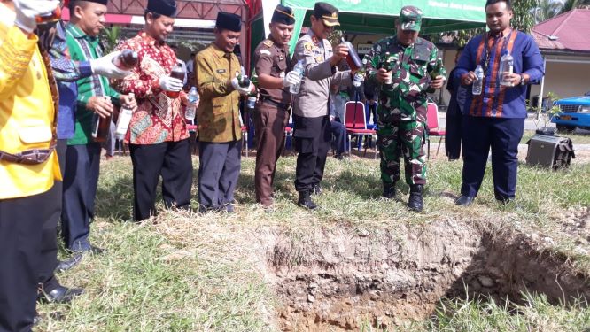 Polres Parimo Musnahkan 970 Liter Miras