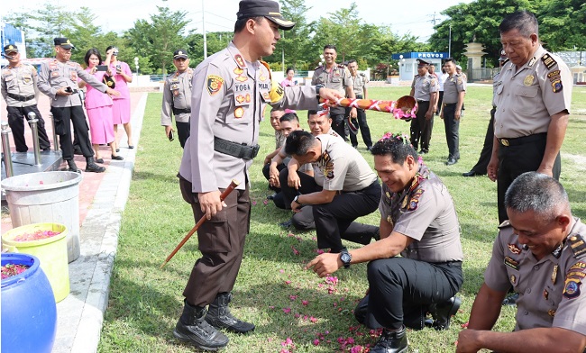 47 Personel Polres Banggai Naik Pangkat