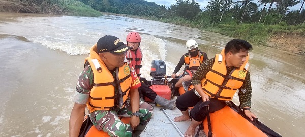 Tim SAR Cari Dua Orang Hanyut di Sungai Kongkomos Tolitoli