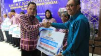 Usai Buka Rakor, Wagub Sulteng Serahkan Bantuan Sosial Untuk 13 Kabupaten/Kota di Morowali