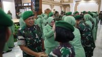 Laporan Korps Kenaikan Pangkat, Pangdam V/Brawijaya Ingatkan Istri Prajurit Hati-hati Bermedsos