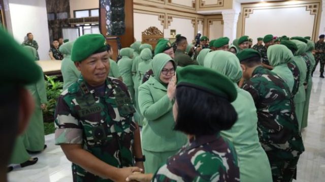 Laporan Korps Kenaikan Pangkat, Pangdam V/Brawijaya Ingatkan Istri Prajurit Hati-hati Bermedsos