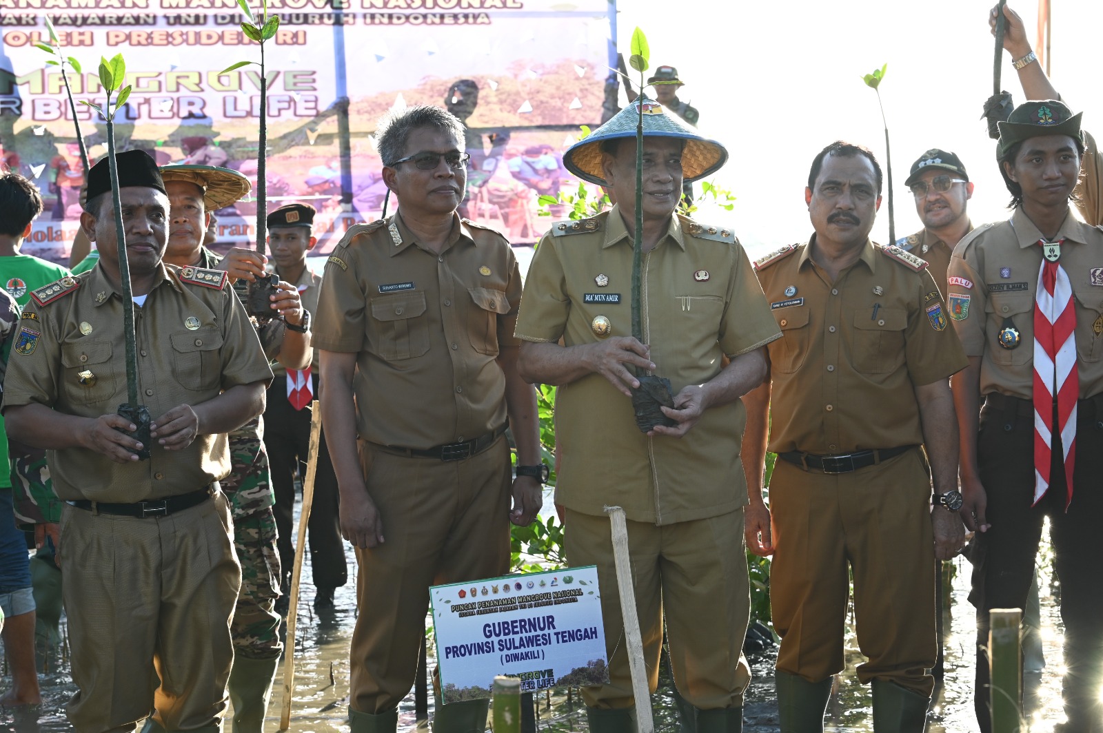 Wagub Sulteng Ikuti Puncak Penanaman Mangrove Nasional se-Indonesia (Foto Biro Adpim untuk PaluEkspres.com)