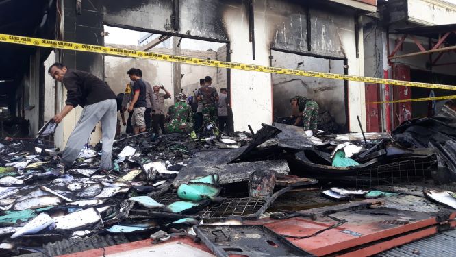 Polres Parimo Selidiki Penyebab Kebakaran Dua Toko ATK