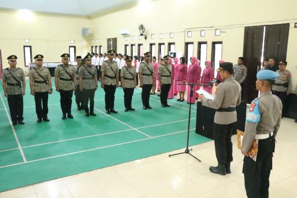 Kapolres Pimpin Sertijab Sejumlah Kapolsek dan Kasat Polres Parimo