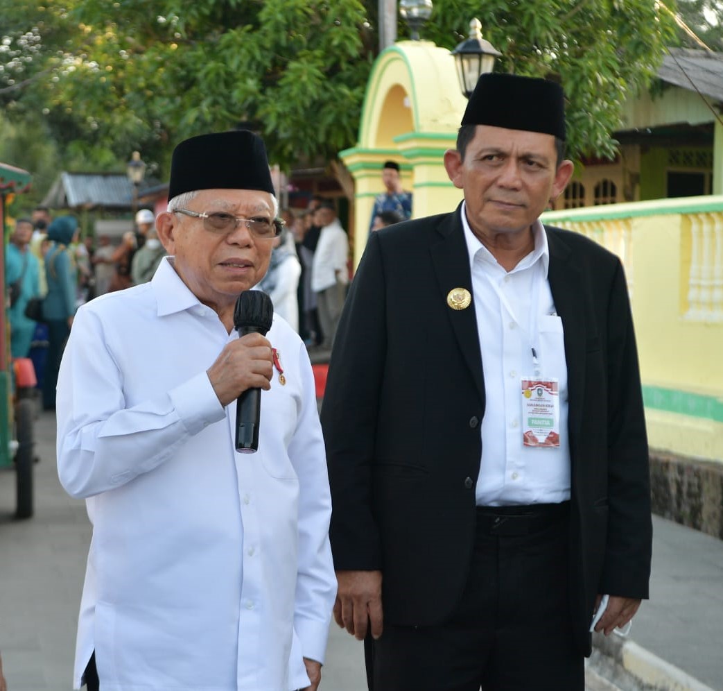 Pemerintah Perketat Pengawasan Pengiriman Tenaga Kerja Ilegal. Wapres) K.H. Ma'ruf Amin menjawab awak media pada keterangan persnya usai melakukan ziarah ke makam Raja Ali Haji, di Pulau Penyengat, Kepulauan Riau, Kamis (8/6/2023)