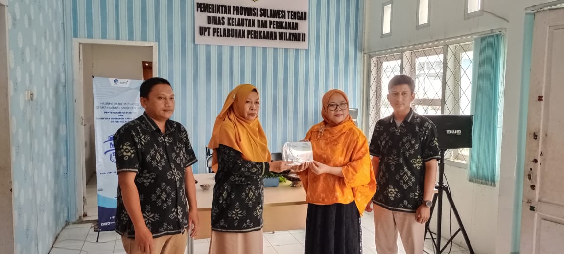 Konsisten Dampingi Keberadaan Nelayan, DKP Sulteng Serahkan ISR dan SOR di UPT Paranggi