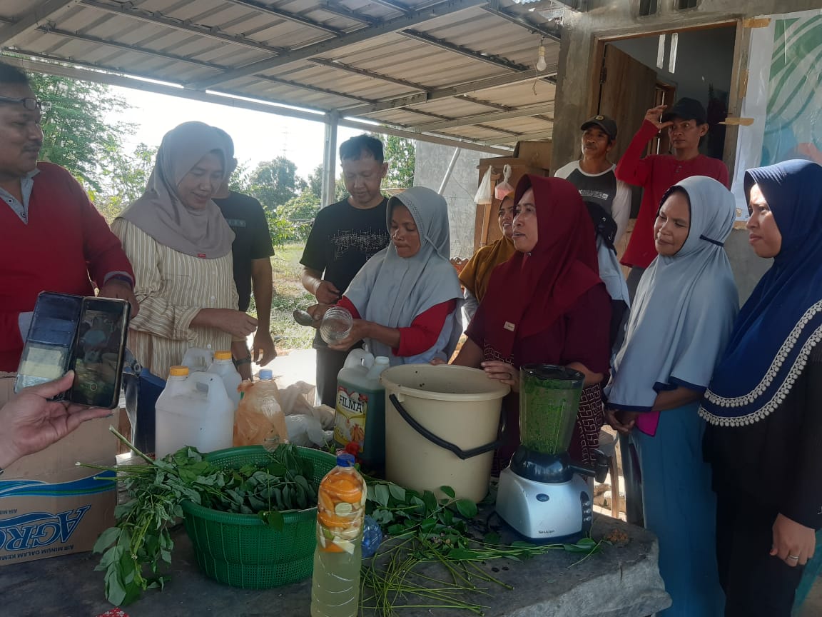 Petani di Soulove, Sigi Dilatih Membuat Pupuk dan Pestisida Alami yang Ramah Lingkungan.