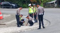 Polisi Lakukan Olah TKP Mobil Masuk Jurang di Kilometer 14 Desa Toboli Barat Parimo
