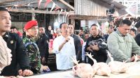 Foto: Presiden Jokowi Kunjungi Pasar Masomba Palu