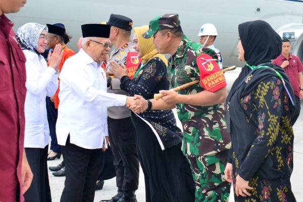 Danrem 132/Tdl Sambut Kedatangan Wapres Ma'ruf Amin