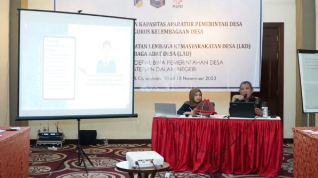 Kepemimpinan di desa lebih dinamis karena bersentuhan langsung dengan masyarakat. Untuk itu, dibutuhkan kepemimpinan yang berintegritas, inovatif, efektif dan konstruktif di Desa.