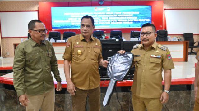 Wagub Sulteng Serahkan Sejumlah Bantuan untuk Masyarakat  Banggai