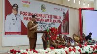 Pj Bupati Parimo Buka Forum Konsultasi Publik Rancangan Awal RPJPD Tahun 2025-2045