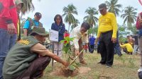 KLHK Tanam 500 Pohon Tanaman Buah di Parigi Moutong