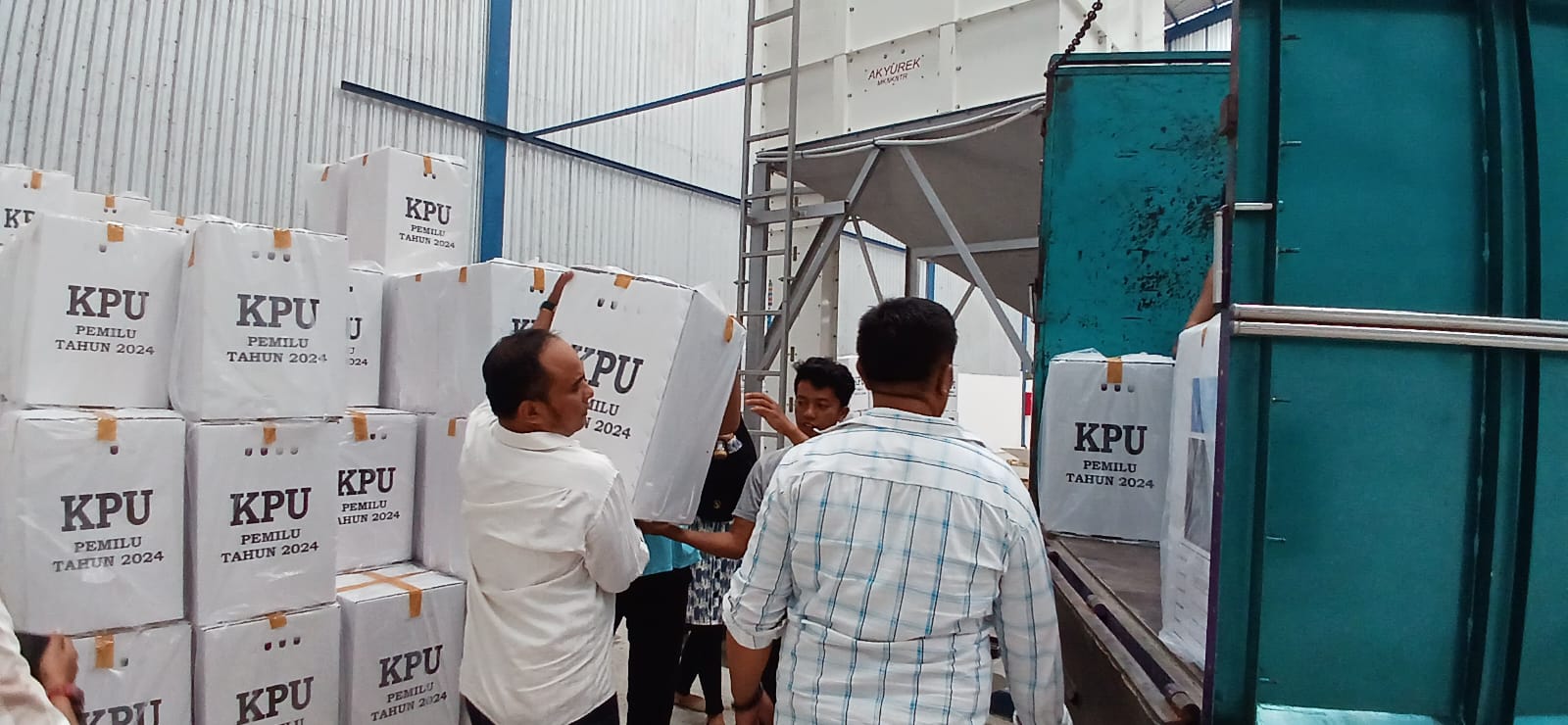 Hari Terakhir, KPU Parigi Moutong Distribusi 765 Kotak Suara di Empat Kecamatan Terdekat