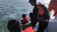 Tim SAR Evakuasi 2 Nelayan yang Mengalami Mati Mesin di Perairan Banggai Laut
