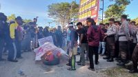 Kecewa Dinyatakan TMS, Massa Pendukung ISRA Demo KPU Parigi Moutong