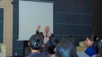 Bicara kepada Mahasiswa, Cawagub Reny Lamadjido: “Pemimpin itu Harus Visioner”