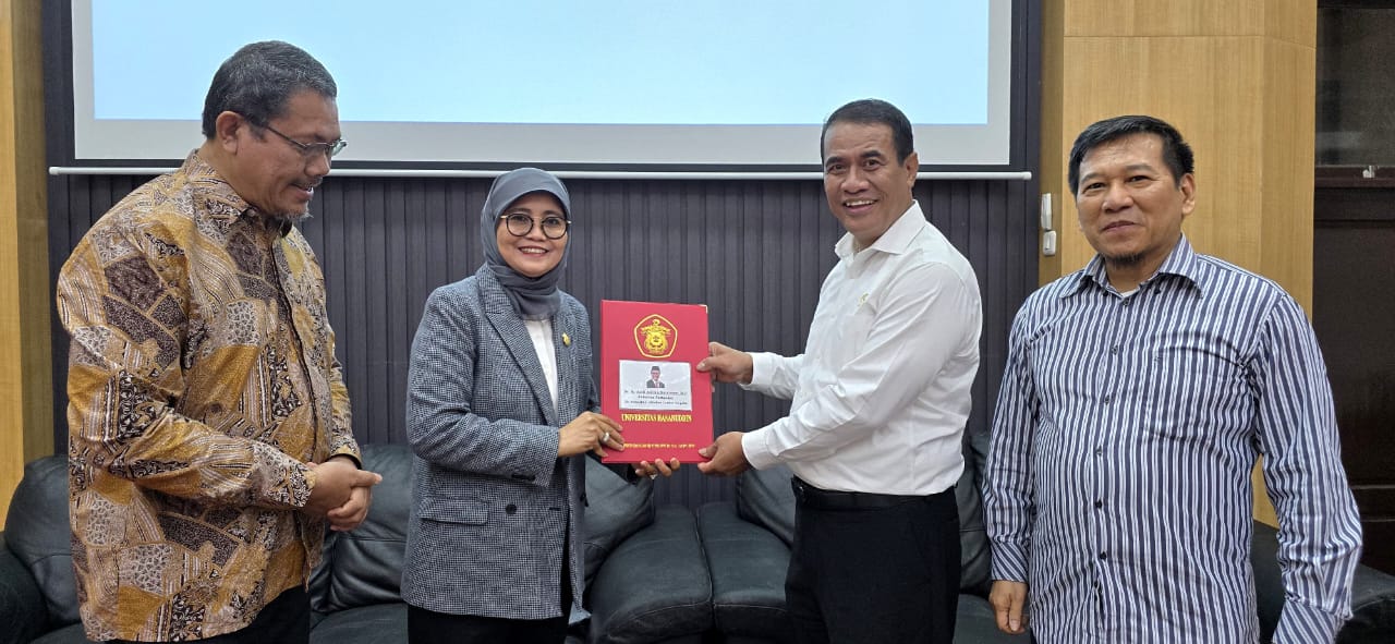 Mentan Amran Peroleh Kenaikan Pangkat Lektor Kepala Universitas Hasanuddin