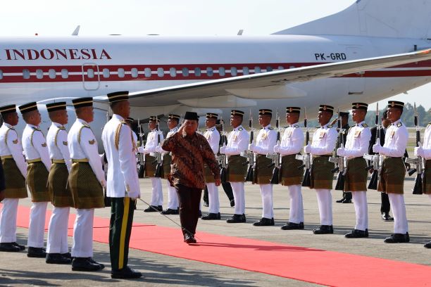 Momen Prabowo Tiba di Malaysia Disambut Pejabat Tinggi dan Jajar Kehormatan