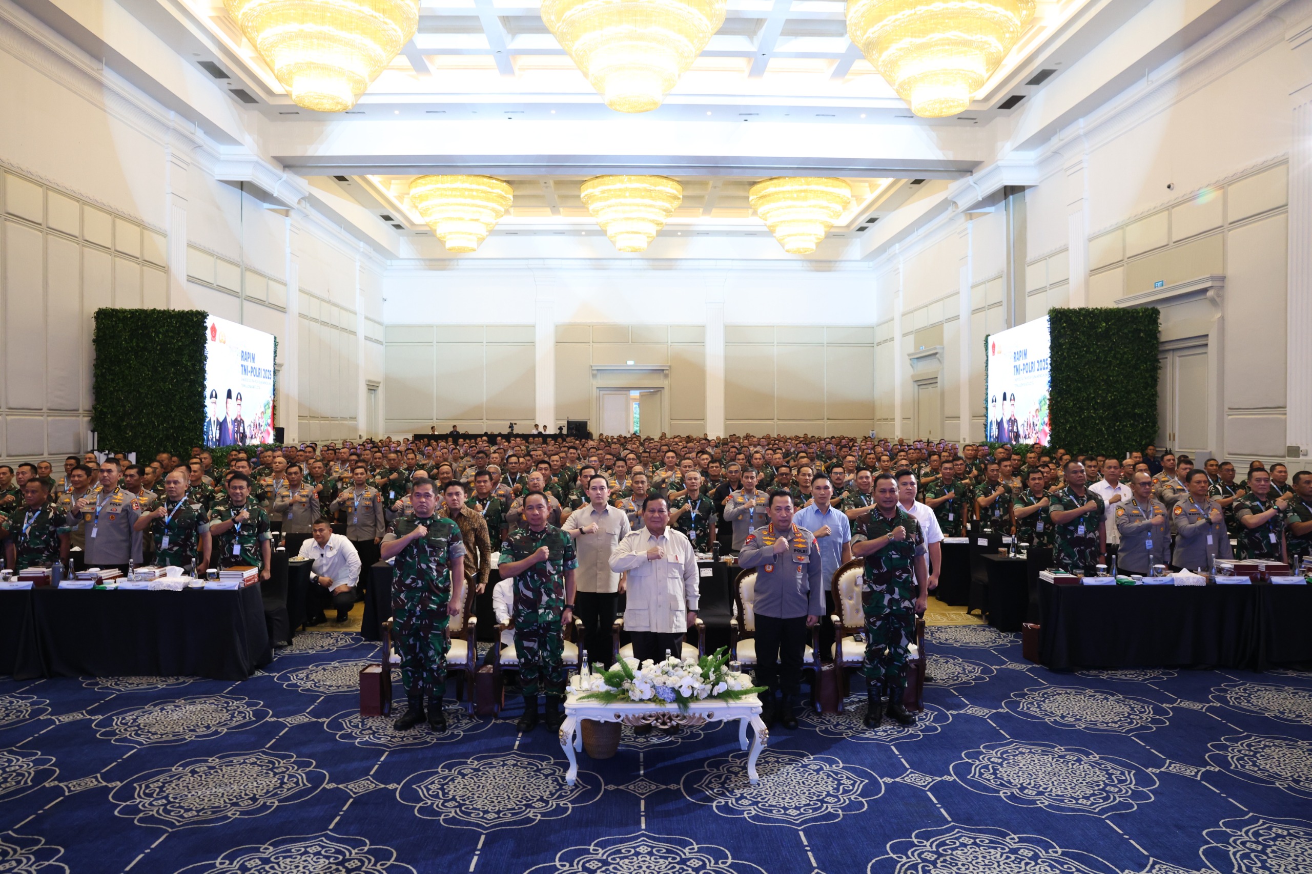 Prabowo: TNI dan Polri Harus Selalu Mawas Diri dan Koreksi Diri