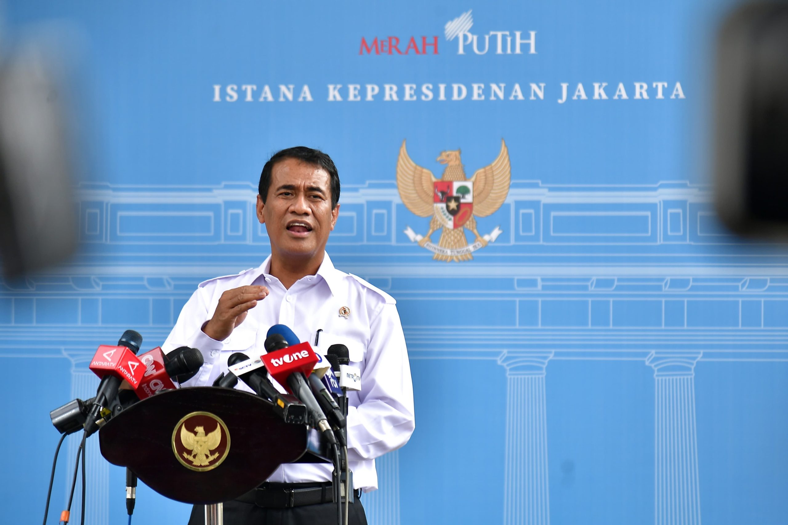 Presiden Prabowo Subianto menerima laporan langsung dari Menteri Pertanian Andi Amran Sulaiman terkait perkembangan ketahanan pangan nasional dalam pertemuan yang digelar di Istana Merdeka, Jakarta, pada Rabu, 30 April 2025. (Foto: Biro Pers, Media dan Informasi Sekretariat Presiden RI)