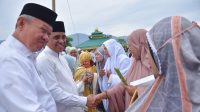 Mentrans dan Gubernur Sholat Idul Adha di Sigi, Dirangkai Penyerahan Sapi Kurban