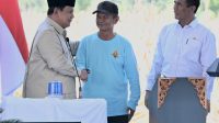 Produksi Beras-Jagung Melimpah, Presiden Prabowo Bersyukur Didampingi Tokoh Patriotik Seperti Mentan Amran