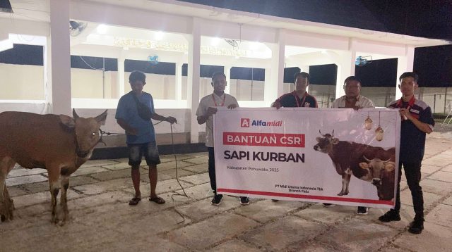 Alfamidi Salurkan Hewan Kurban untuk Masyarakat Pohuwato di Momen Iduladha 1446H