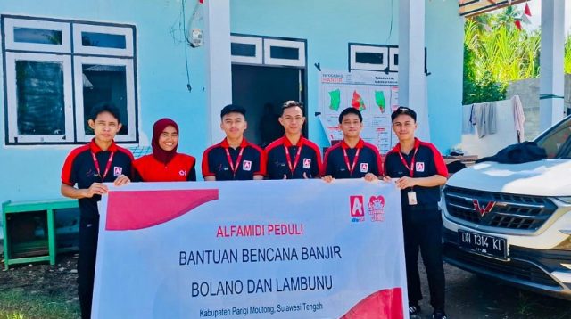 Alfamidi Salurkan Bantuan Bahan Pokok untuk Korban Banjir di Bolano Lambunu