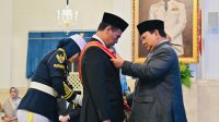 Mentan Amran Terima Anugerah Bintang Mahaputra Adipurna dari Presiden Prabowo