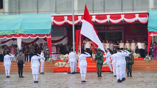 Hujan Tak Padamkan Semangat Upacara HUT ke-80 RI di PT IMIP
