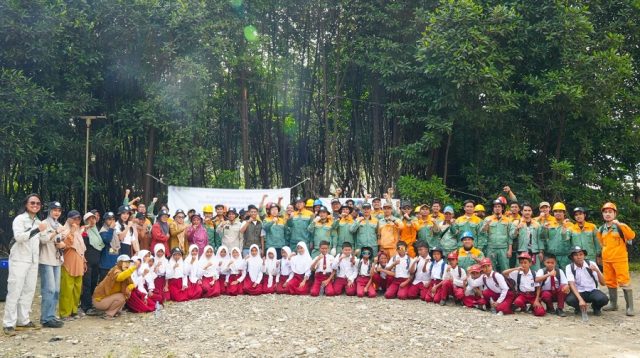Jaga Kelestarian Pesisir, IMIP Edukasi Konservasi Mangrove Puluhan Murid SD Kurisa Morowali