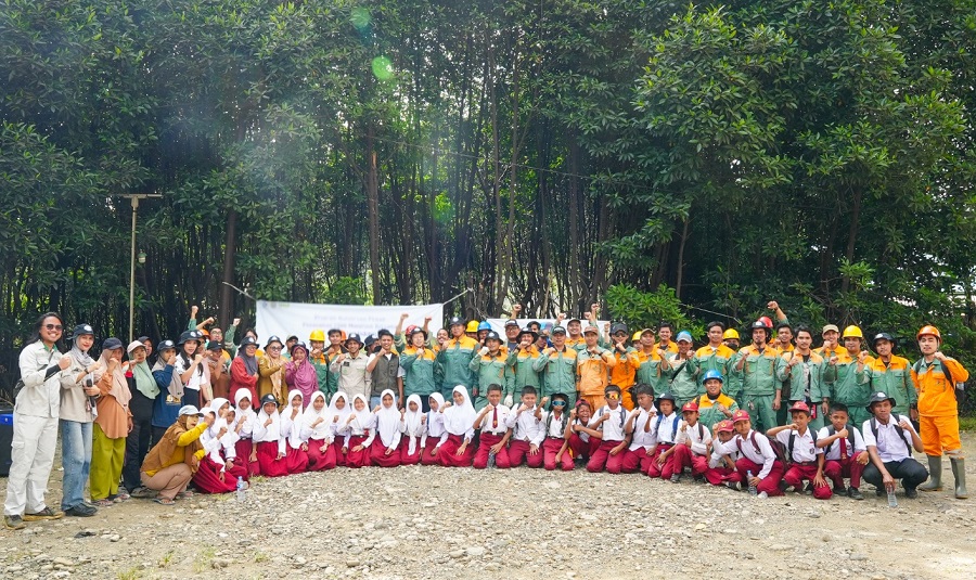 Jaga Kelestarian Pesisir, IMIP Edukasi Konservasi Mangrove Puluhan Murid SD Kurisa Morowali
