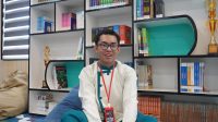 Bekerja Sambil Sekolah, Rafly Anak Samarinda Kini Punya Harapan Baru Berkat Sekolah Garuda