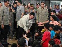 Di Padang Pariaman, Prabowo Tegaskan Negara Hadir: Kita Tak Akan Biarkan Saudara Memikul Beban Sendiri