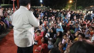 Momen Tahun Baru 2026 menjadi momen spesial bagi warga terdampak banjir di Posko Pengungsian Batu Hula, Batang Toru, Tapanuli Selatan, Sumut.