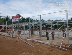 Pastikan Bantuan Sampai ke Desa, TNI Jalan Kaki Distribusikan Logistik Warga Terdampak Bencana